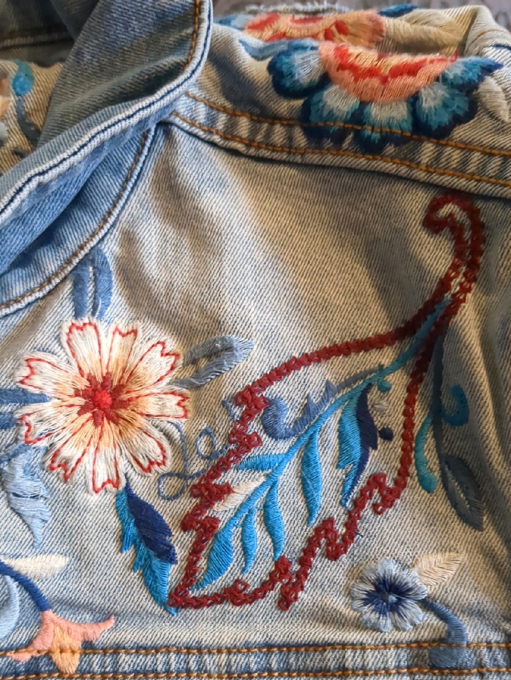 Driftwood Jeans Embroidered Floral Light-Wash Denim Trucker Jacket - Picture 9 of 9